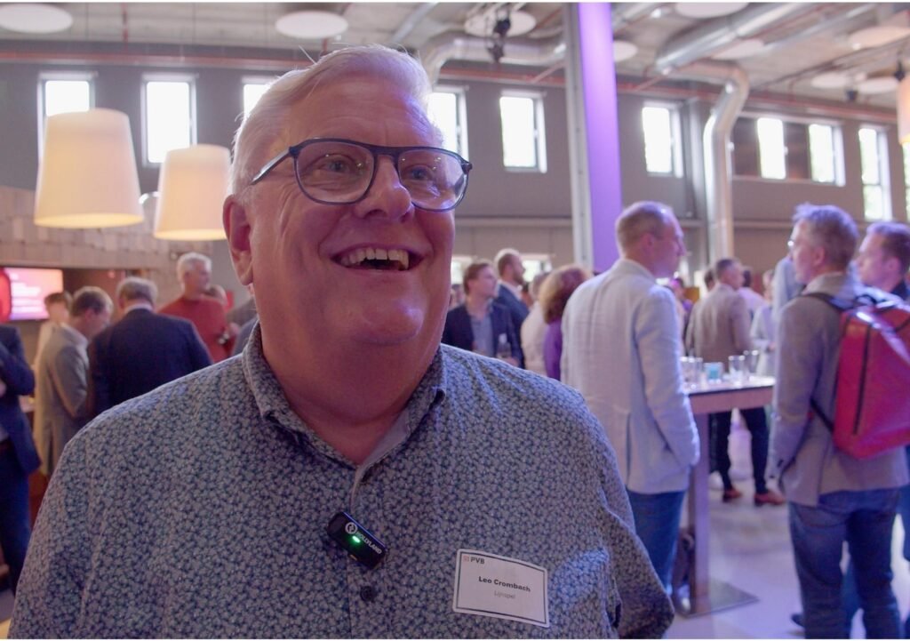 Spreker PVB Nederland Jaarevent | Innovatie in Verduurzaming Spreker tijdens PVB Nederland Jaarevent bespreekt verduurzaming van bedrijventerreinen, vastgelegd door 709FILMS.