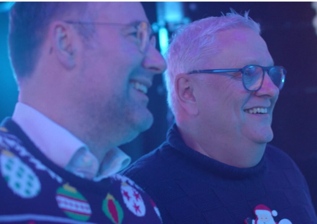 Kerstborrel ON12 2023 Video | 709FILMS 709FILMS filmde de kerstborrel van ON12 in 2023 en legde de sfeer en energie van dit evenement vast in een professionele video voor bedrijven.