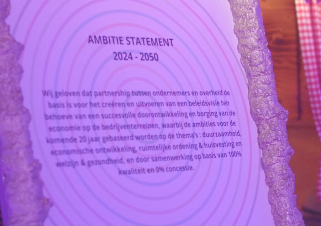 Kerstborrel ON12 2023 Video | 709FILMS 709FILMS filmde de kerstborrel van ON12 in 2023 en legde de sfeer en energie van dit evenement vast in een professionele video voor bedrijven.