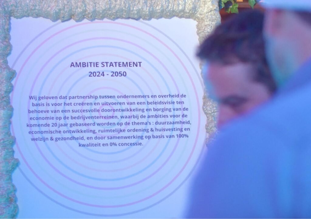 Kerstborrel ON12 2023 Video | 709FILMS 709FILMS filmde de kerstborrel van ON12 in 2023 en legde de sfeer en energie van dit evenement vast in een professionele video voor bedrijven.