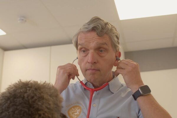 Dierenarts aan het werk in Dierenkliniek Drakenmolen – filmproductie door 709FILMS